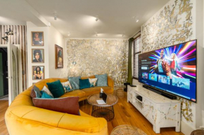 City Retreat, Spacious 4 Bed House, Games Room, Parking, Hot Tub & BBQ